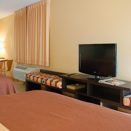 Super 8 By Wyndham Indio Hotel Exterior photo