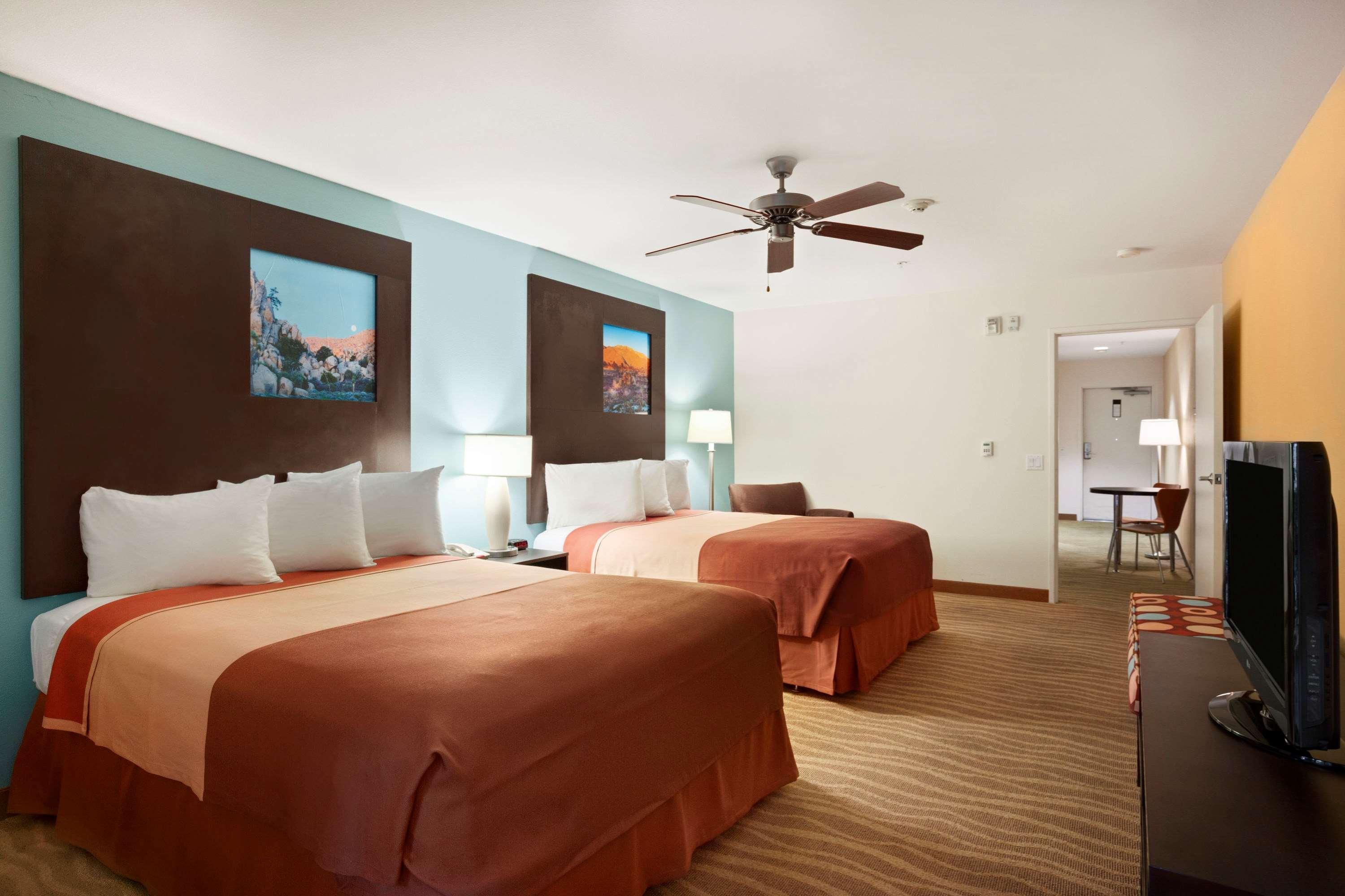Super 8 By Wyndham Indio Hotel Exterior photo