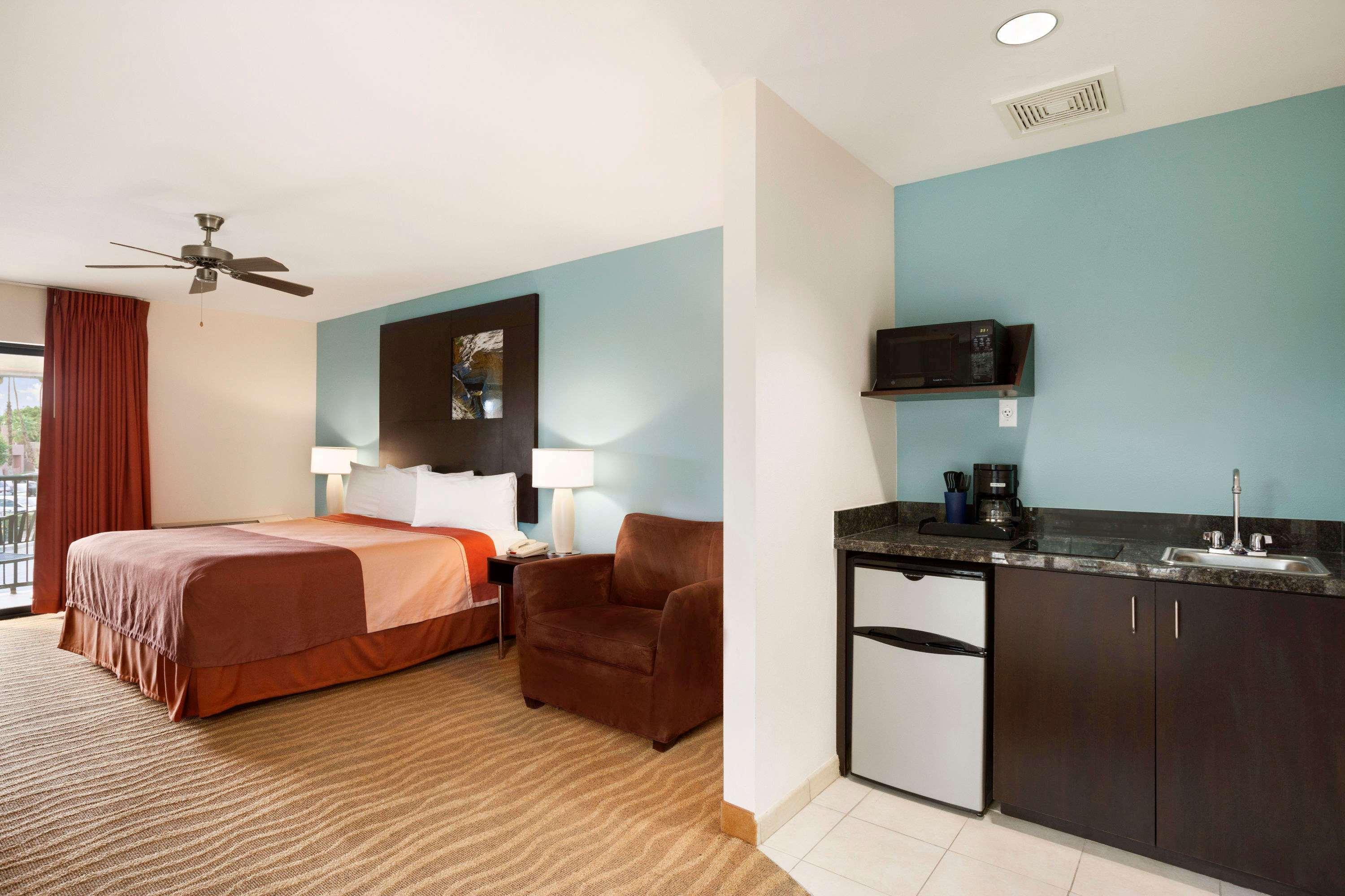 Super 8 By Wyndham Indio Hotel Exterior photo