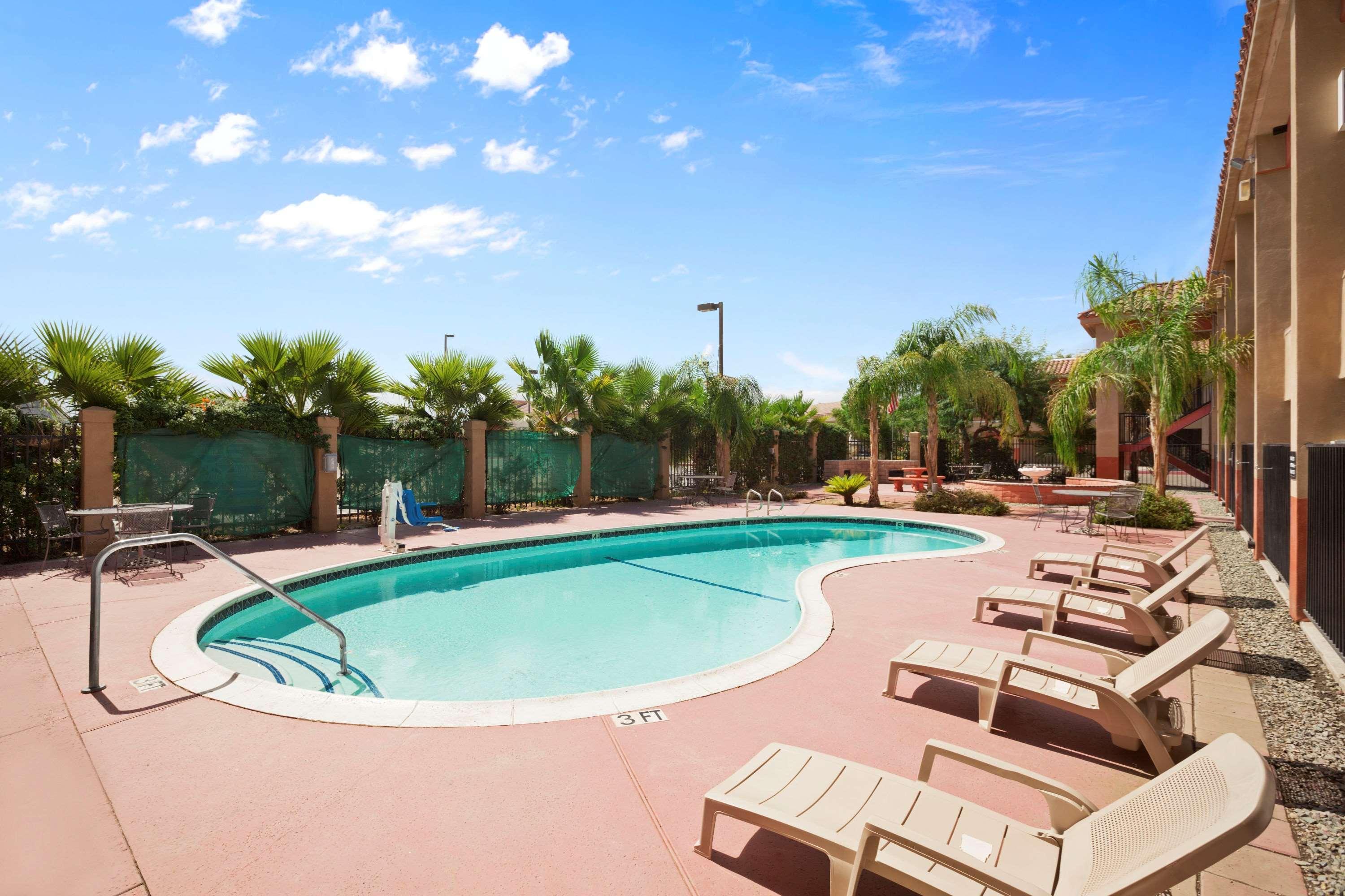 Super 8 By Wyndham Indio Hotel Exterior photo