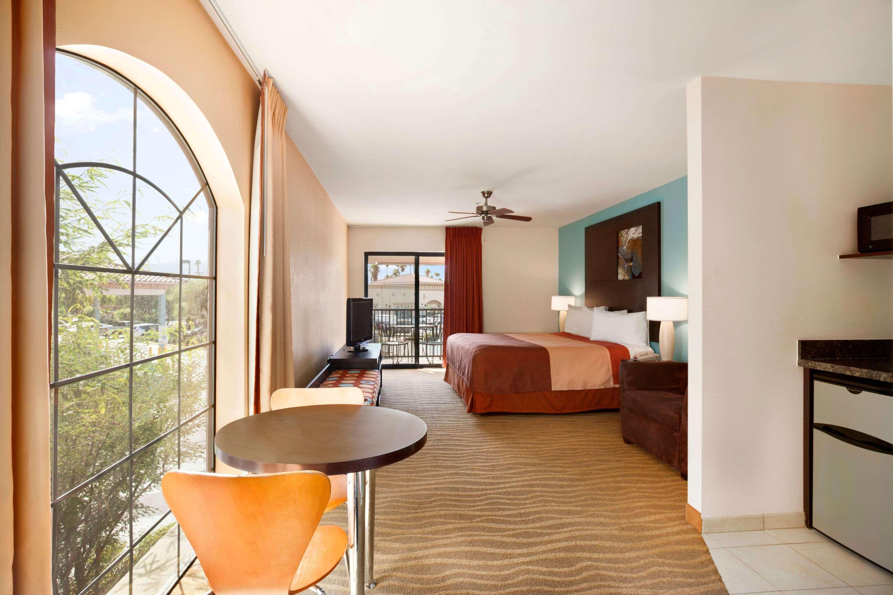 Super 8 By Wyndham Indio Hotel Exterior photo