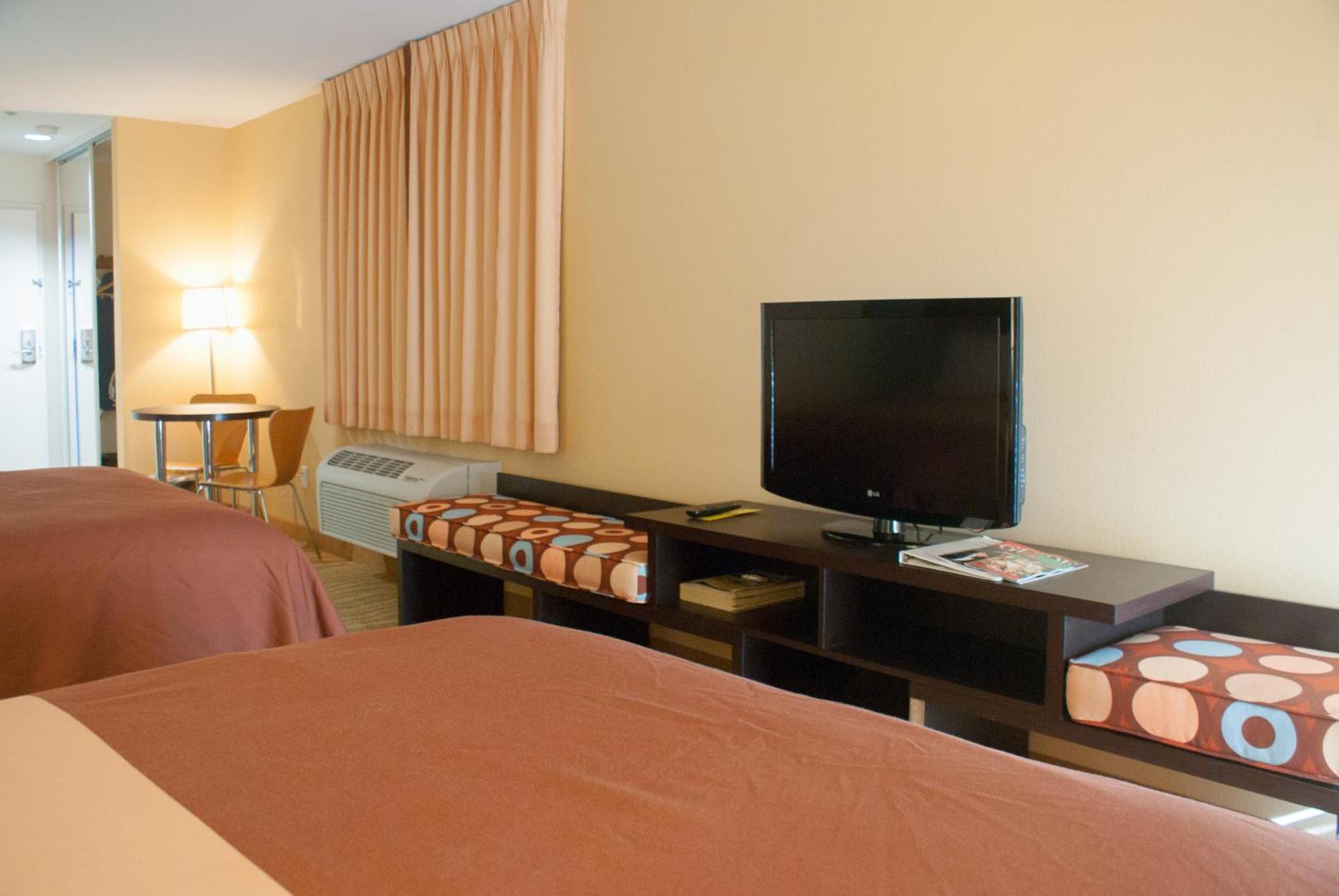 Super 8 By Wyndham Indio Hotel Exterior photo
