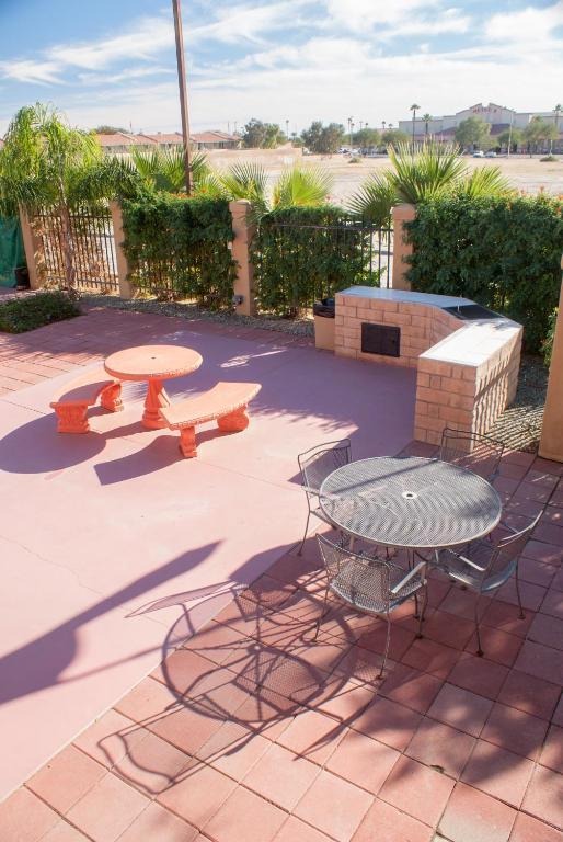 Super 8 By Wyndham Indio Hotel Exterior photo