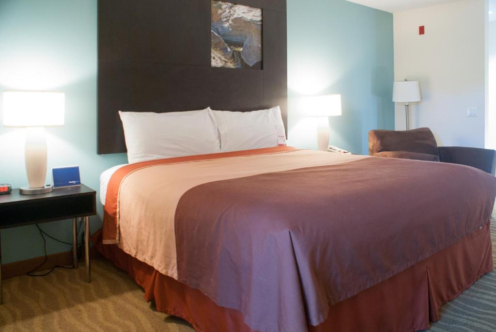 Super 8 By Wyndham Indio Hotel Room photo